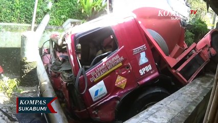 Rem Blong, Truk Tangki BBM Terjun Ke Kolam Ikan