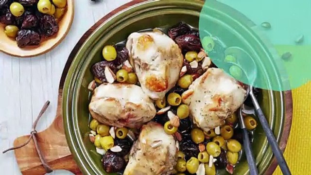 Râbles de lapin aux olives vertes, pruneaux et amandes