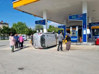 Son dakika haberi! Facianın eşiğinden dönüldü, 5 kişilik aile kazadan kıl payı kurtuldu