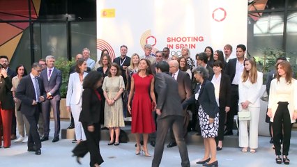 La reina Letizia apoya al sector audiovisual con su vestido de Carolina Herrera