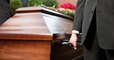 Déclarée morte, elle se réveille dans son cercueil au beau milieu de son enterrement