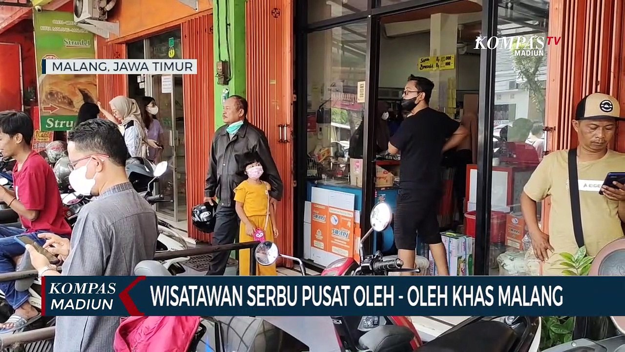 Wisatawan Serbu Pusat Oleh - Oleh Khas Malang