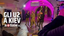 Guerra Russia-Ucraina, Zelensky “invita” gli U2 che suonano a sorpresa in metropolitana a Kiev