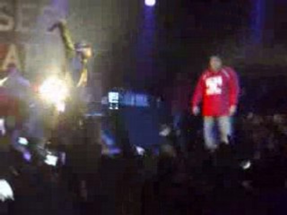 LIL WAYNE FAIT SON ENTREE A L'ELYSEE MONTMARTRE