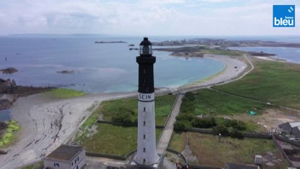 Sur l'île de Sein, des  digues pour limiter les assauts répétés des vagues