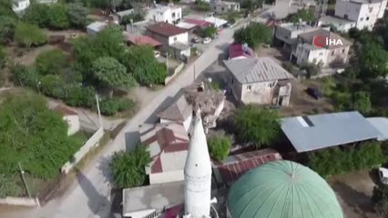 45 yıldır aynı caminin minaresine yuva yapıyorlar