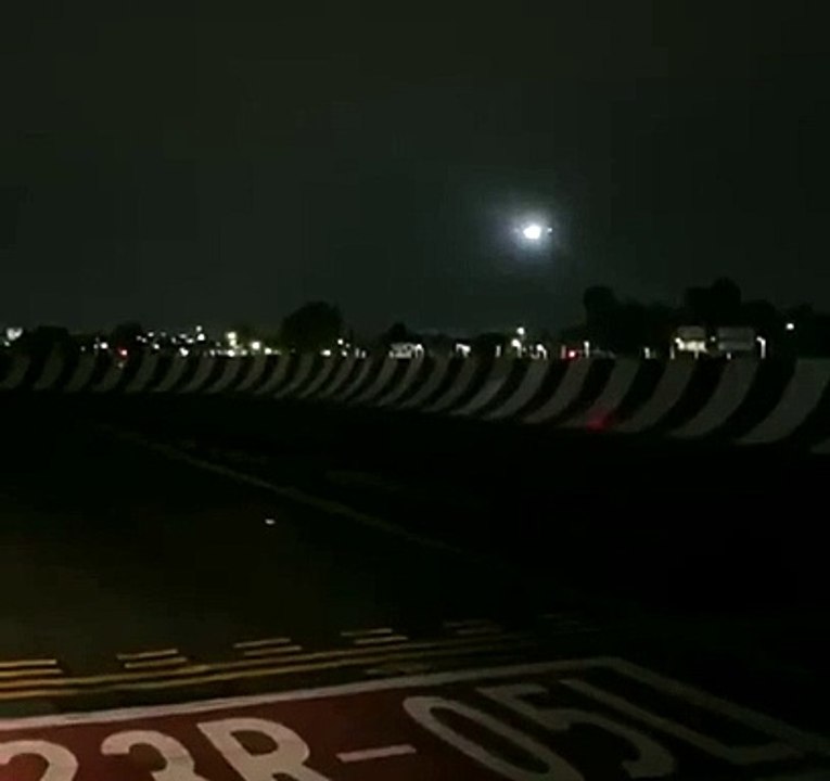 México. Piloto 'aborta' aterragem para evitar colidir com avião na pista