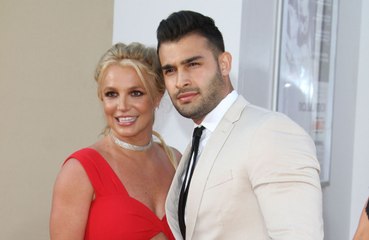 Britney Spears e Sam Asghari mantêm data de casamento em segredo
