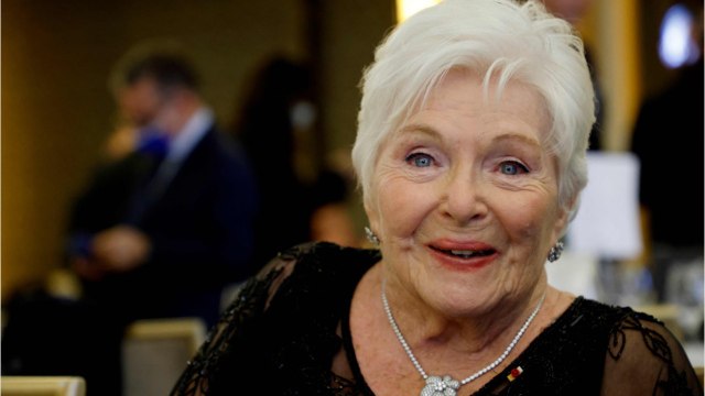 VOICI : Line Renaud proche de Claude Chirac : pourquoi sa mère Bernadette était un peu jalouse ?