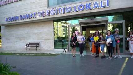 Konyaaltı'nda Ukraynalı Çocuklardan Vekillerine 'Atatürk Portresi' Hediyesi