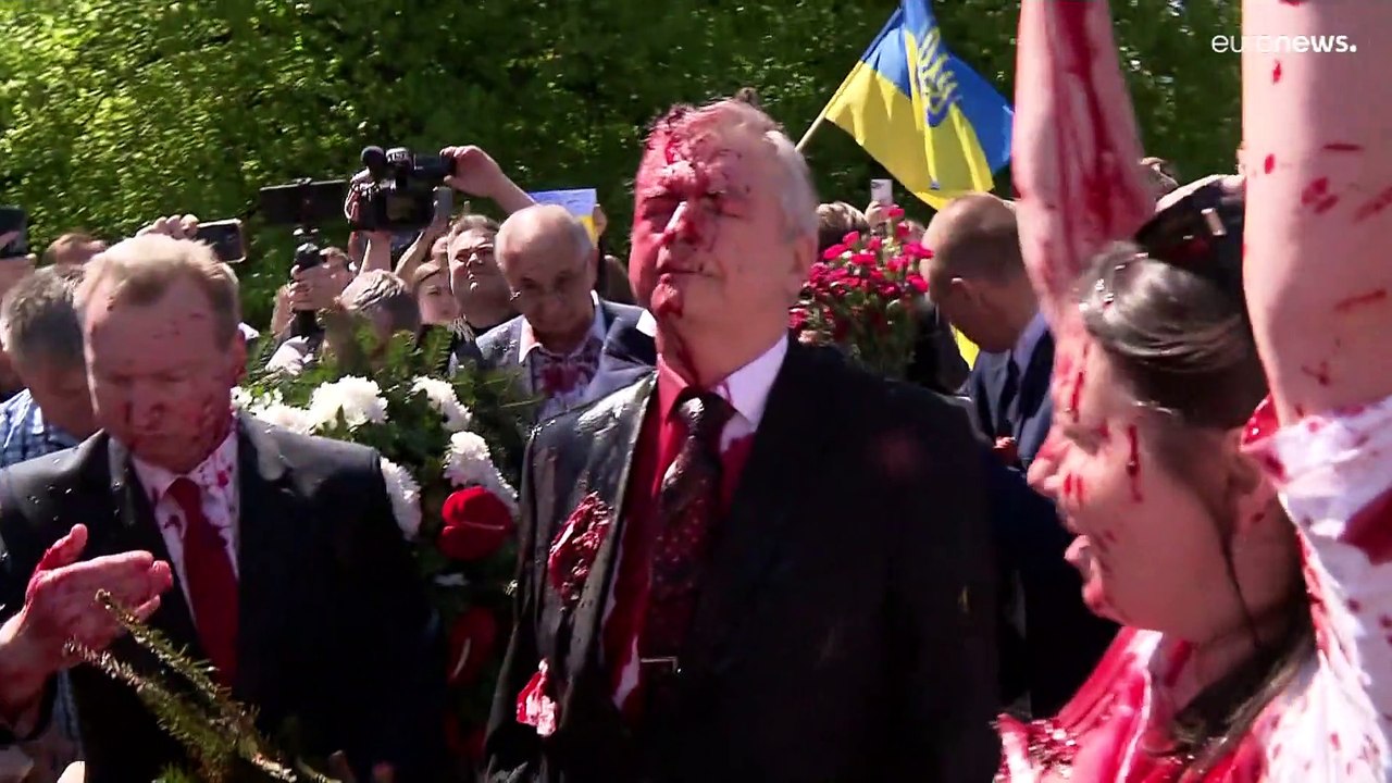 Russischer Botschafter in Polen mit roter Farbe beworfen