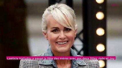 Download Video: Laeticia Hallyday mentionne Johnny dans un touchant message pour ses filles