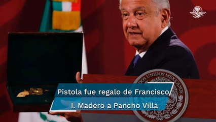 AMLO muestra pistola de Francisco Villa que Díaz-Canel devolvió a México