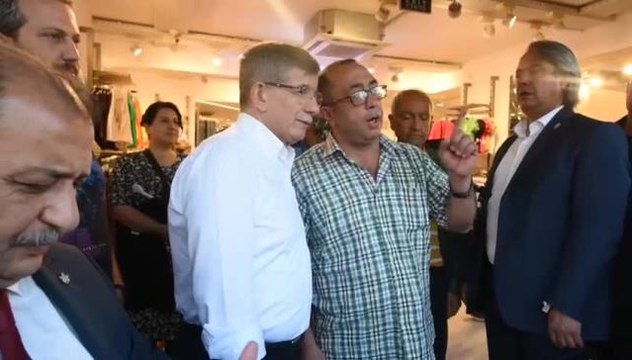 Davutoğlu'nun Dinlediği Mersinli Yurttaş: Asgari Ücreti 4 Bin 250 Yapmış. Keşke Yapmasaydın Kardeşim. Ekmek O Zaman Bir Liraydı, Şimdi 3,5 Lira