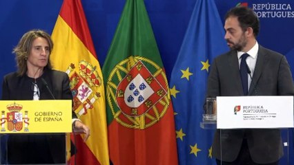 Скачать видео: Bruselas da luz verde a la 'excepción ibérica' para limitar el precio del gas