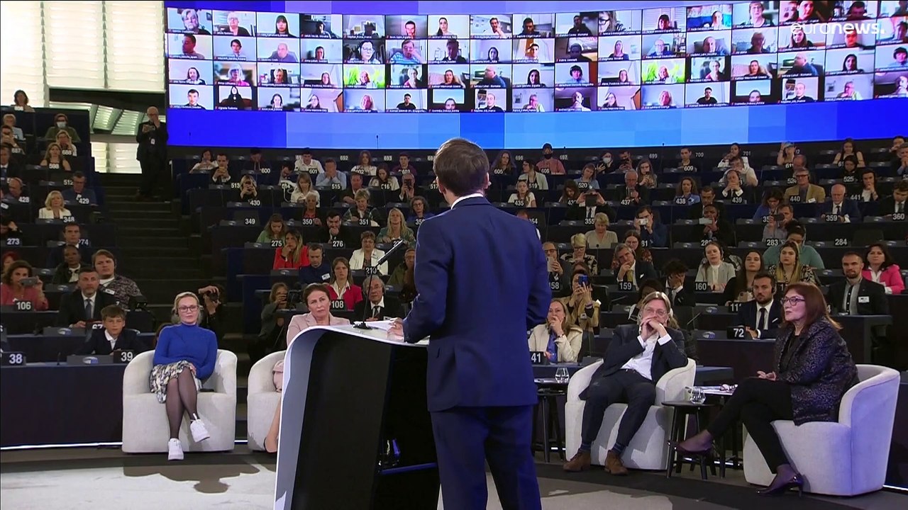 Macron: "Non umiliare la Russia dopo la guerra"