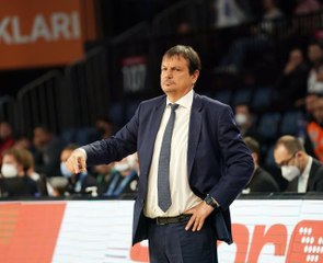 Ergin Ataman: "Bir kez daha Euroleague Kupası'nı Türkiye'ye getirmek istiyoruz" -2-