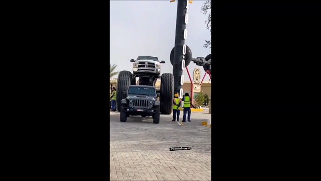 Concours de grosses voitures... très grosses