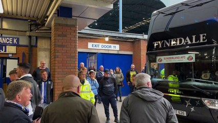 Sunderland players get hostile reception from Sheffield Wednesday fans