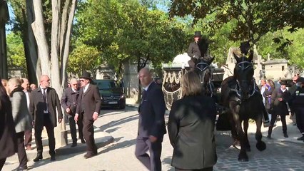 Paris dit adieu à Régine, sa "reine de la nuit"