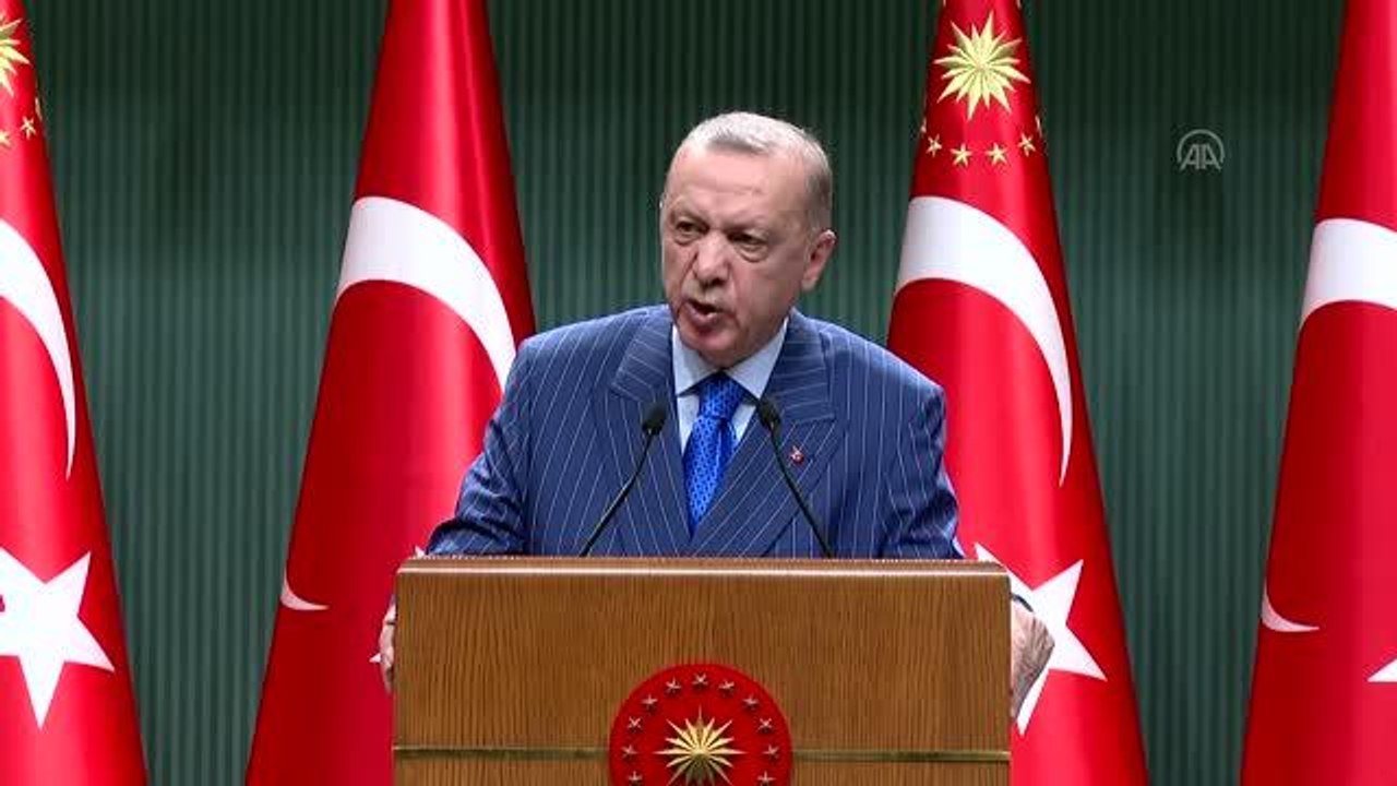Cumhurbaşkanı Erdoğan: "(Yeni pasaport) Çip krizi sebebiyle küresel tedarik imkanları zorlaşan pasaport üretimini ülkemizde gerçekleştirecek...