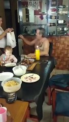 La emoción del abuelo de Lucio Dupuy cuando le regalaron un peluche con la voz de su nieto