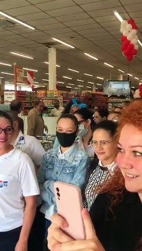 Mães que trabalham no supermercados Planalto recebem homenagem emocionante pelo Dia das Mães
