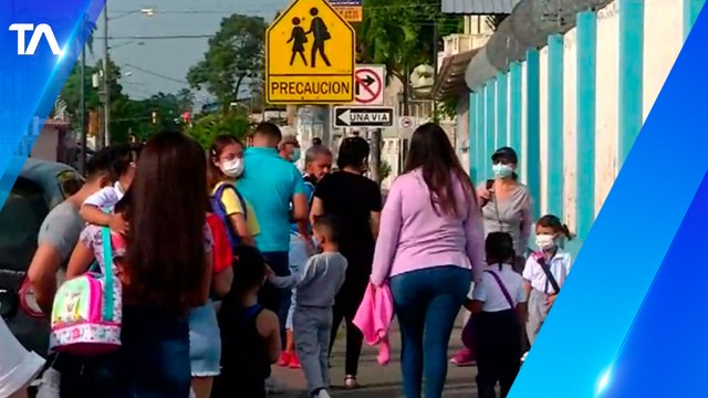 Padres de familia realizan mingas en las unidades educativas