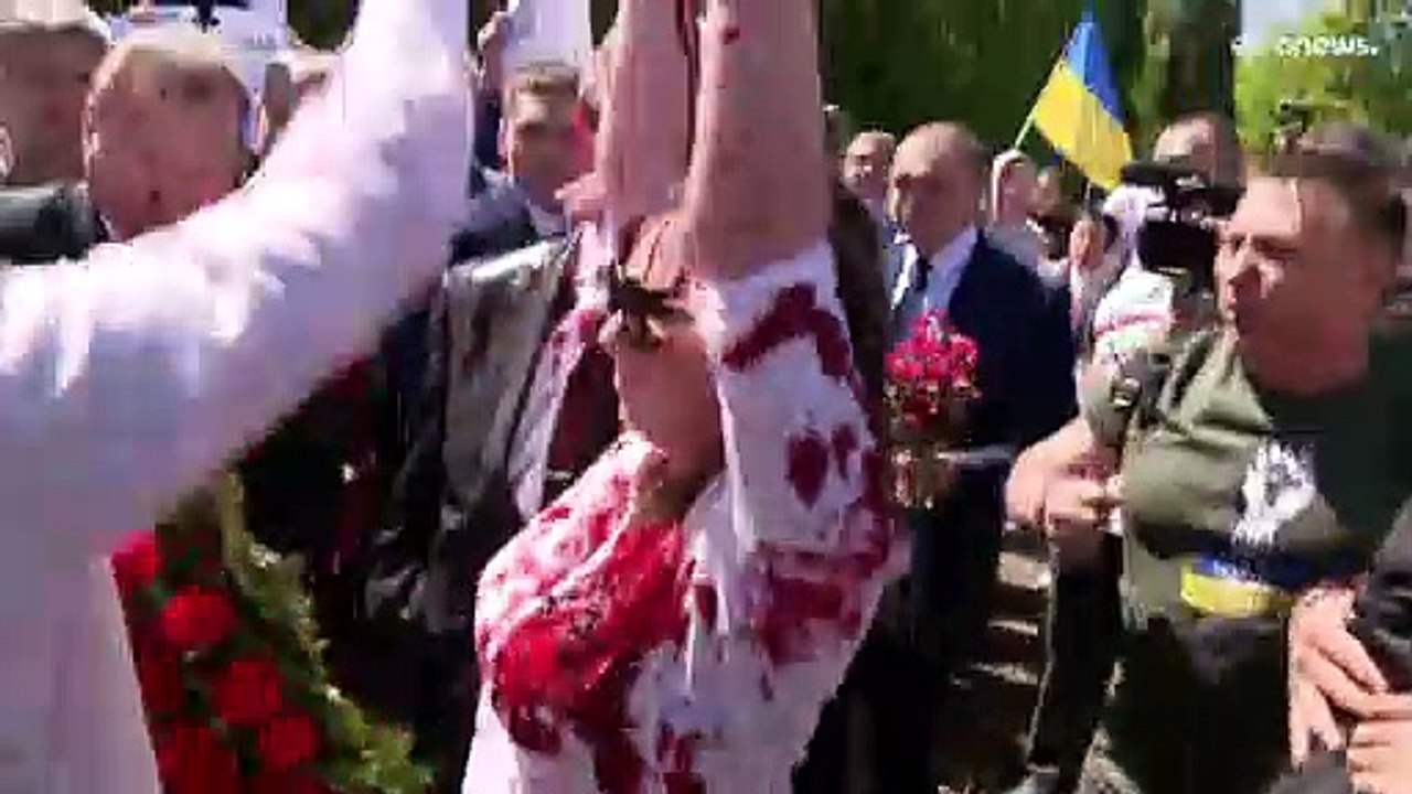 L'ambassadeur russe en Pologne aspergé d'un liquide rouge à Varsovie