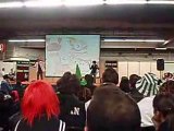 paris manga 2008 : animateurs dansant sur hamtaro
