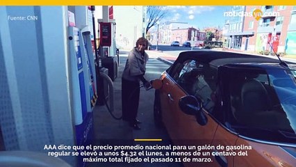 El promedio nacional de gasolina regular subió a $4.32 el galón el lunes, una fracción de centavo menos que el máximo histórico establecido el 11 de marzo.