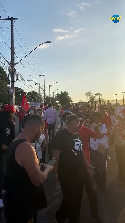 Apoiadores de Lula se concentram no Expominas para evento