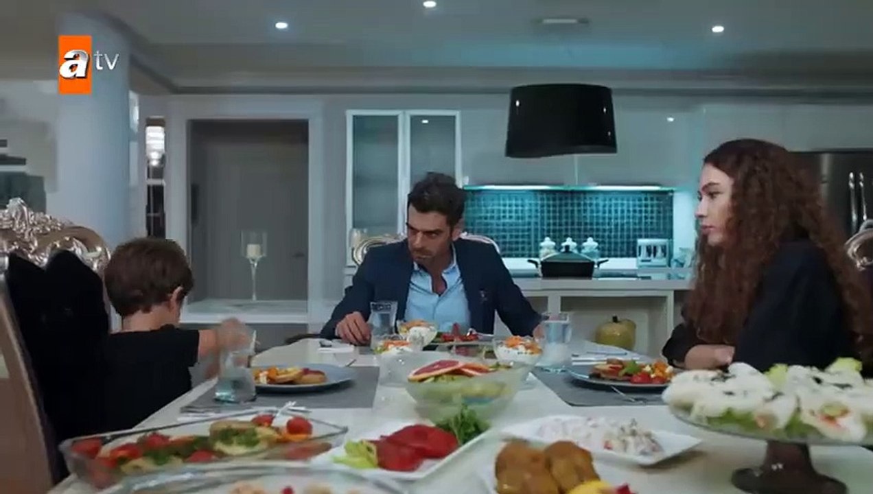 Mar Negro ( Fugitiva ) Capítulo 93 completo audio en español ñ