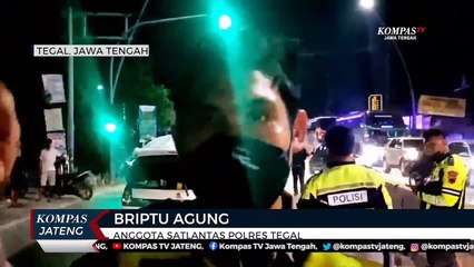 Mobil Seruduk Truk di Lampu Merah Tegal