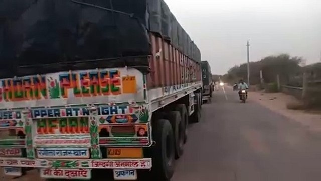 दौसा. अवैध रूप से बजरी परिवहन करते दो ट्रेलर जब्त