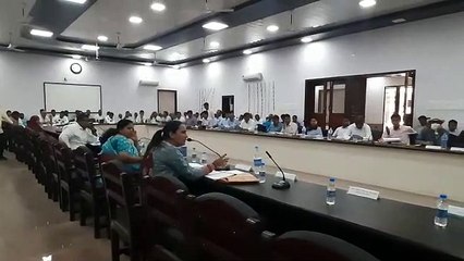 अडक़सर सरपंच बोली - रोजगार सहायक गाली-गलौच करते हैं