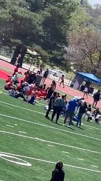 Cette jeune américaine gagne son 200 mètres après avoir perdu sa chaussure !