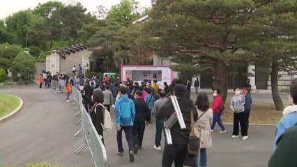 청와대 문 열고 북악산으로...등산로도 54년 만에 완전 개방 / YTN