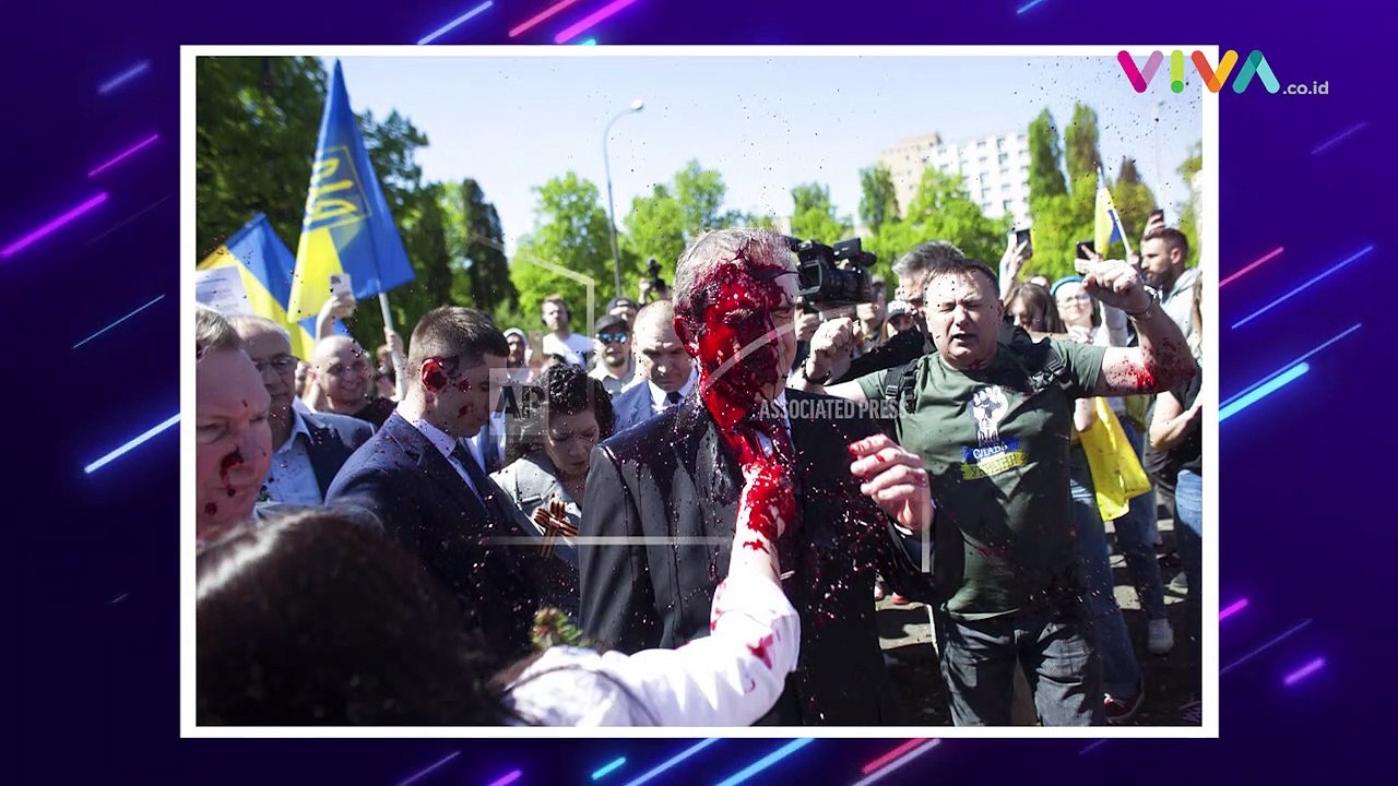 Detik-detik Dubes Rusia Disiram Cat Mirip Darah saat Ziarah