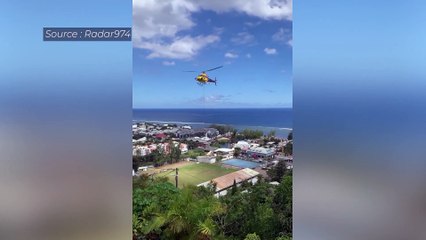 La nouvelle croix de l'église de la Salette descend des cieux