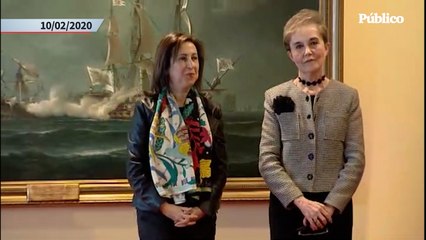 Video herunterladen: Arropada por Margarita Robles: así prometió el cargo Paz Esteban, la recién cesada directora de CNI