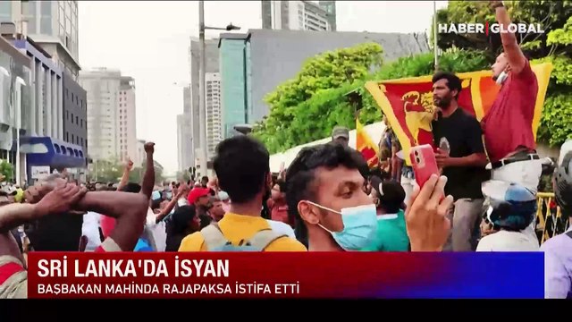 Sri Lanka'da isyan! Bakanın evini kundakladılar, Başbakan istifa etti