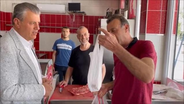 Ayhan Barut'un Neden Yarım Kilo Et Alıyorsun Diye Sorduğu Yurttaş: Emekliyim, Aldığım Maaş 2 Bin 500 Lira