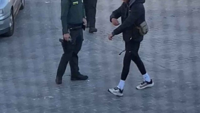 Un joven marroquí, este domingo, con un arma blanca, se encara con los vecinos de Chapinería y dos guardias civiles.