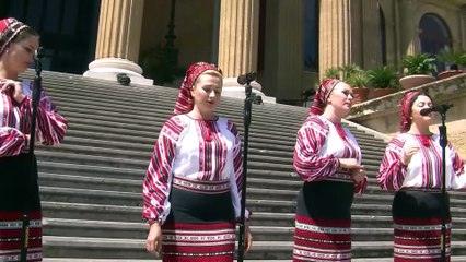 Ucraina, sulla scalinata del Massimo di Palermo il concerto del coro Veryovka