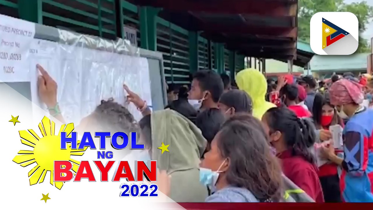 Gate ng Palma Gil, DepEd Integrated School sa Talaingod Davao del Norte, halos matumba sa dami ng mga gustong pumasok para makaboto