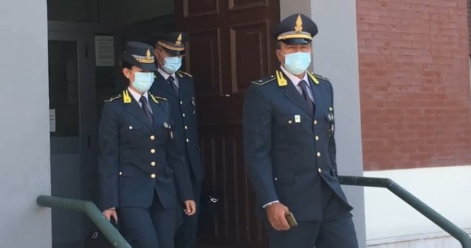 Napoli - Evasione Iva in commercio telefonini online: sequestri per 8 milioni (10.05.22)