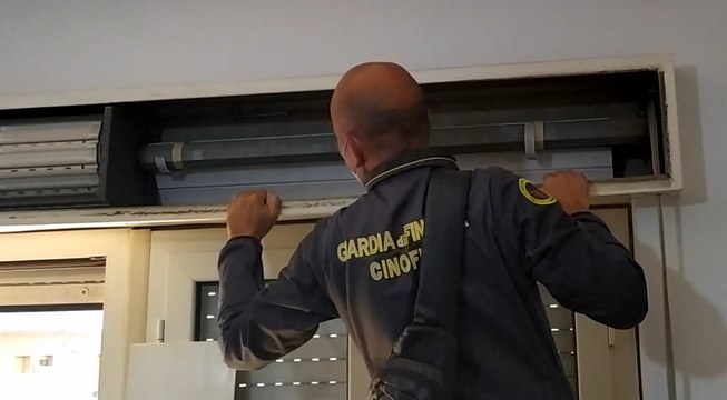 Pescara - Spaccio di droga, blitz dei finanzieri nel Ferro di Cavallo (10.05.22)