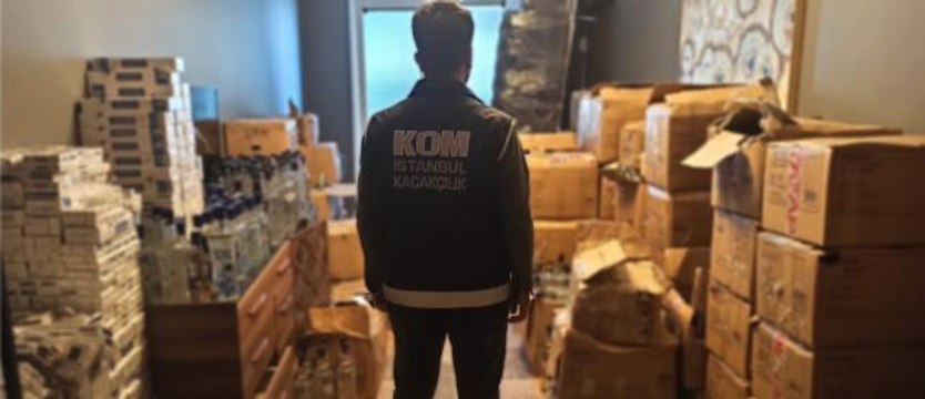 Maltepe'de gizli bölme yaptırılan evde 3 milyon TL'lik kaçak sigara ve alkol ele geçirildi