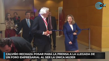 Calviño rechaza posar para la prensa a la llegada de un foro empresarial al ser la única mujer